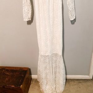 Maternity lace gown size s